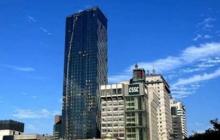 包圍恒隆廣場的三大爛尾樓都要重生,陜西建工擬續建置地廣場